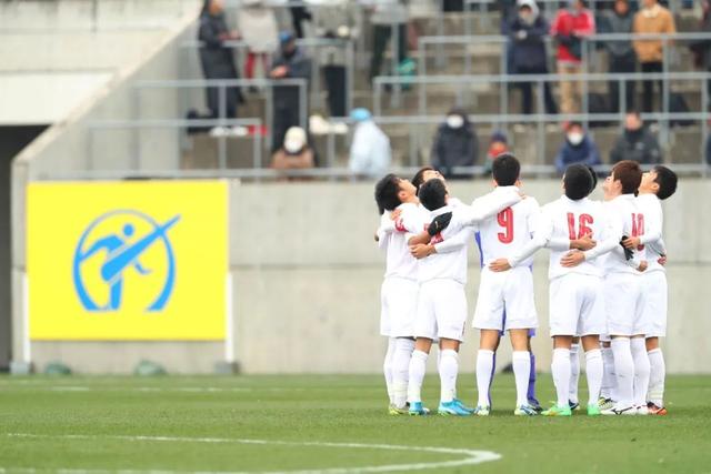 哈登关键三分快船险胜灰熊 76人力克骑士